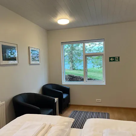 Glaesibaer 2 Guesthouse And Horsefarm Akureyri Buitenkant foto